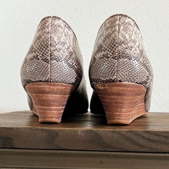 Susina faux snakeskin low wedge - Picture 5 of 9